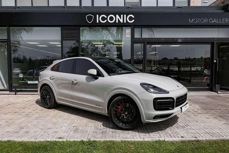 Gris / plata Usado 2022 Porsche Cayenne SUV | 119.900 € (Un poco caro) - Imagen 1/4
