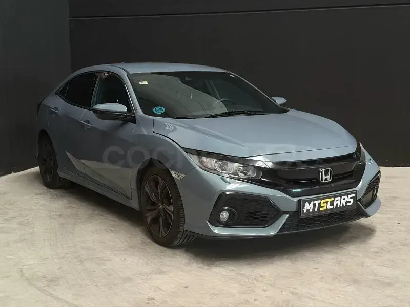 Usado Honda Civic Elegance 129 CV (94 kW) 2019 Gris / plata Berlina