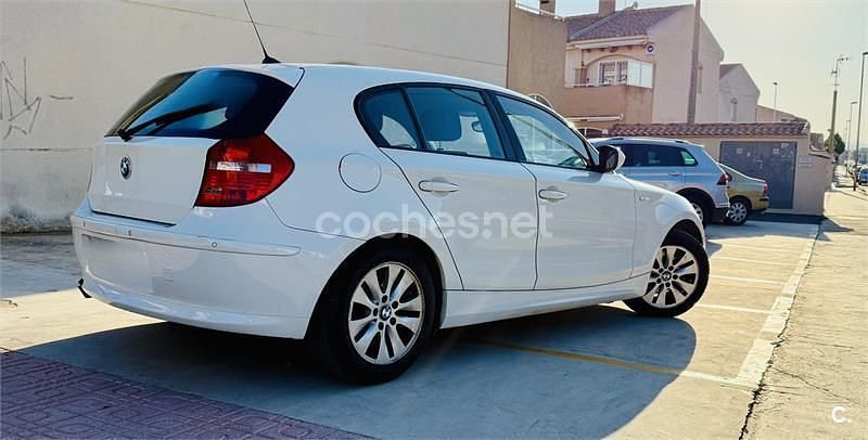 Blanco Usado 2010 BMW 118 Utilitario | 7999 € (Precio justo) - Imagen 1/3