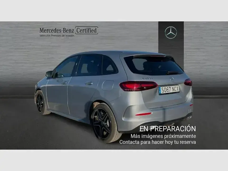 Usado Mercedes B250e 218 CV (160 kW) 2025 Gris Monovolumen