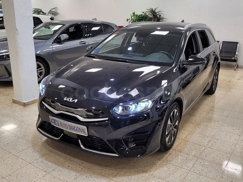 Usado Kia Ceed 141 CV (103 kW) 2024 Negro Utilitario