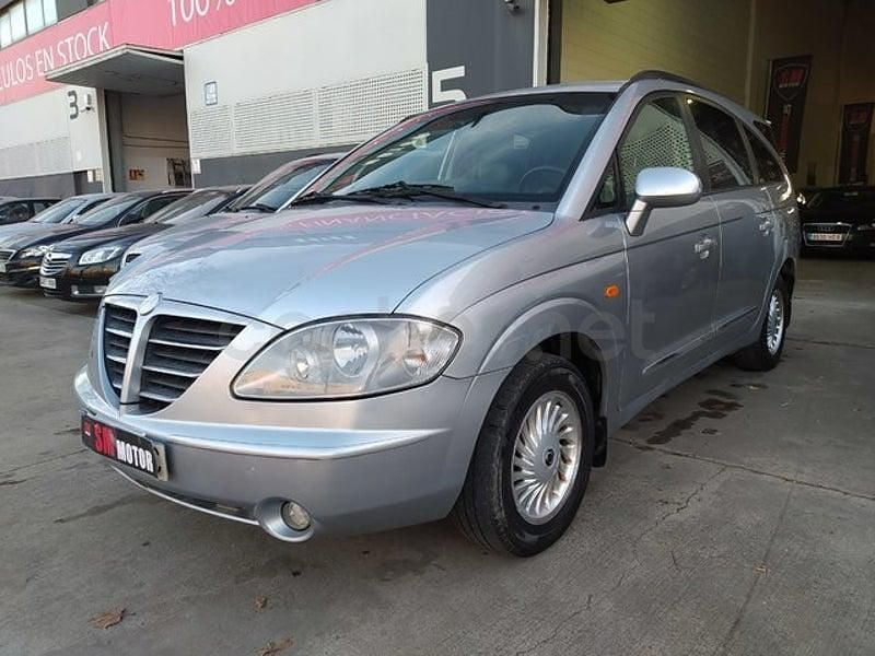 Usado Ssangyong (KGM) Rodius Limited 165 CV (121 kW) 2005 Gris / plata Monovolumen