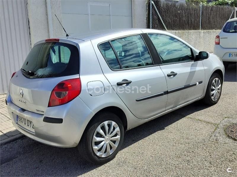 Gris / plata Usado 2008 Renault Clio GrandTour Dynamique Familiar | 2800 € - Imagen 1/4