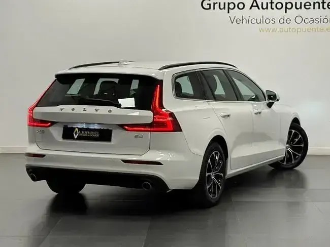 Usado Volvo V60 Momentum 197 HP (144 kW) 2021 Branco Carrinha
