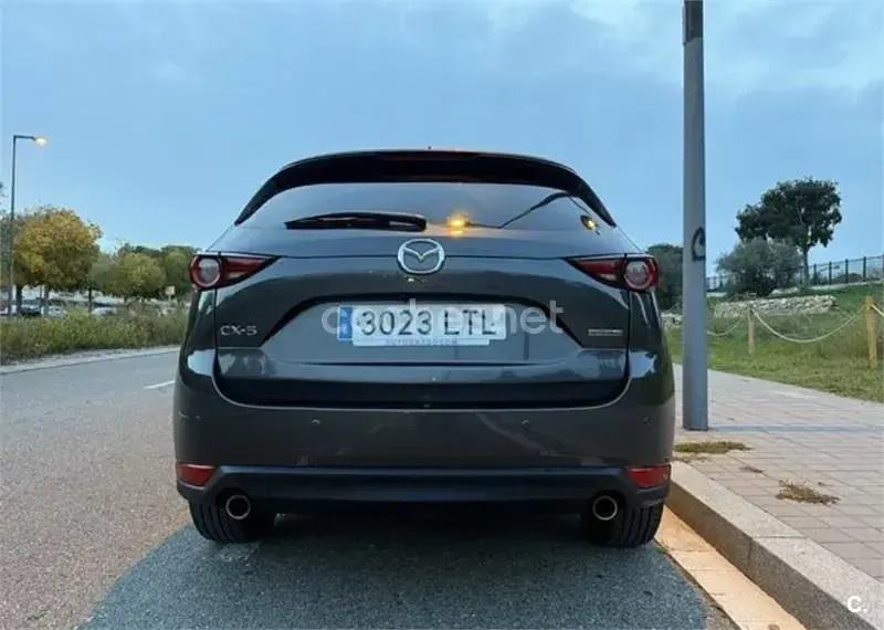 Usado Mazda CX-5 194 CV (142 kW) 2021 Gris / plata SUV