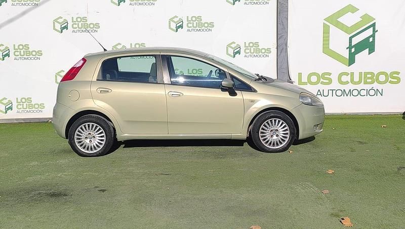 Usado Fiat Grande Punto Dynamic 95 CV (69 kW) 2006 Beige Utilitario