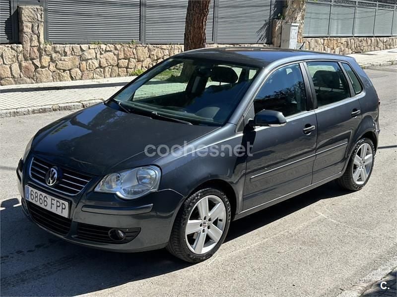 Usado VW Polo Sportline 105 CV (77 kW) 2007 Gris / plata Utilitario