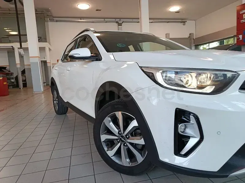 Usado Kia Stonic 101 CV (74 kW) 2025 Blanco SUV
