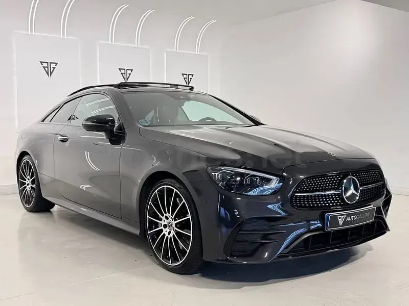 Usado Mercedes E400 330 CV (242 kW) 2021 Gris / plata Coupe