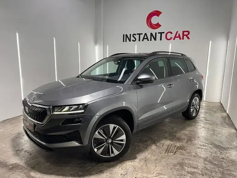 Usado Skoda Karoq Selection 110 CV (80 kW) 2023 Gris / plata SUV