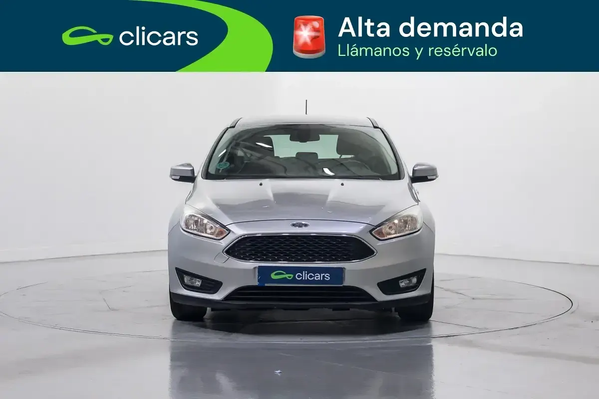 Käytetty Ford Focus Trend+ 125 HP (91 kW) 2018 Harmaa Sedan
