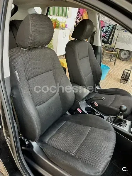 Usado Hyundai i30 Comfort 109 CV (80 kW) 2009 Negro Berlina