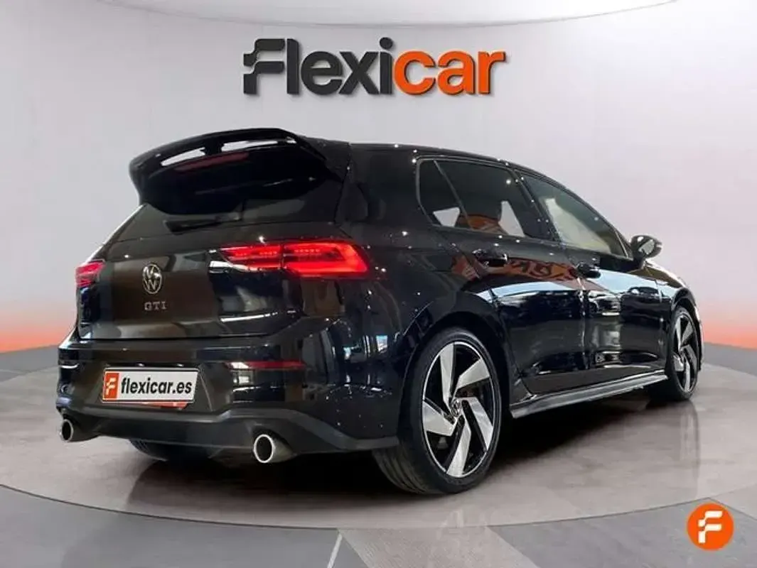 Usado VW Golf VIII GTI 245 CV (180 kW) 2020 Negro Utilitario