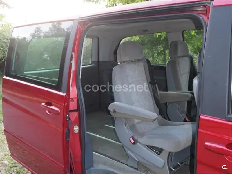 Usado Mercedes Viano 109 CV (80 kW) 2005 Granate Monovolumen