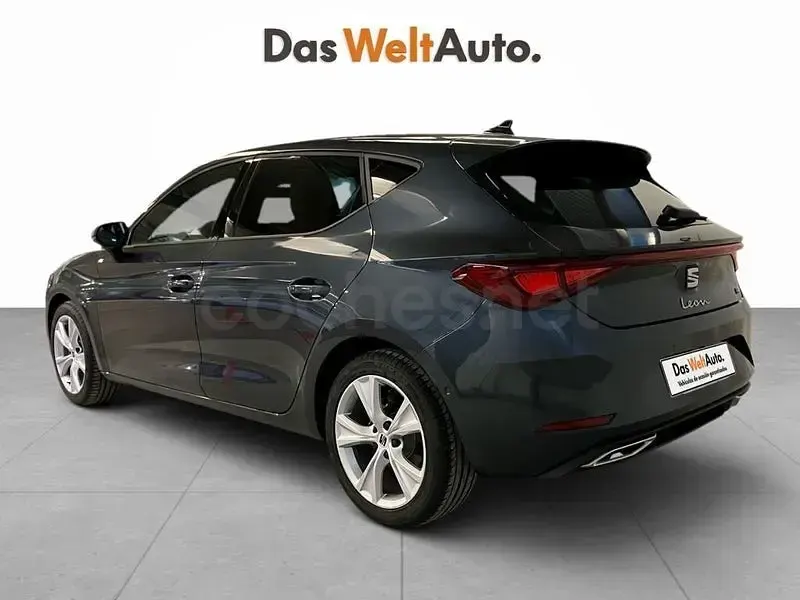 Usado Seat Leon FR 204 CV (150 kW) 2025 Gris / plata Berlina