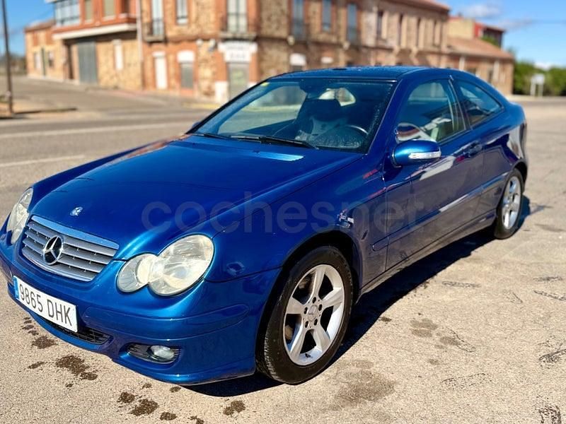 Usado Mercedes C220 150 CV (110 kW) 2005 Azul Berlina
