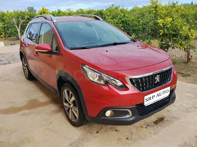 Usado Peugeot 2008 Allure 110 CV (80 kW) 2018 Rojo SUV