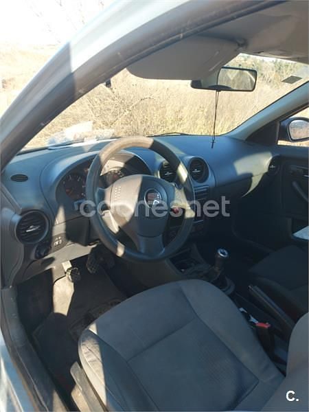 Usado Seat Ibiza Sport 100 CV (73 kW) 2005 Azul Berlina