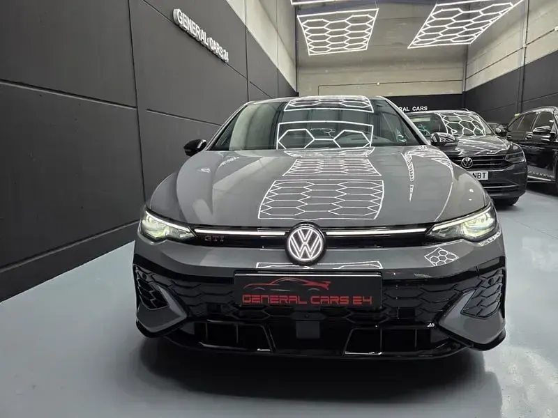 Usado VW Golf VIII GTI Clubsport 300 CV (220 kW) 2025 Gris / plata Berlina