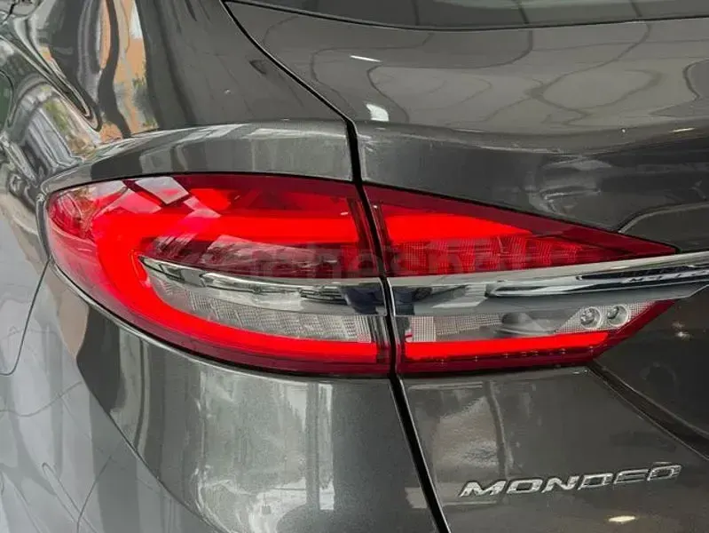 Usado Ford Mondeo Titanium S 175 CV (128 kW) 2019 Gris / plata Berlina