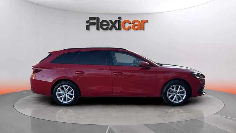 Käytetty Seat Leon FR 110 HP (80 kW) 2023 Punainen Sedan