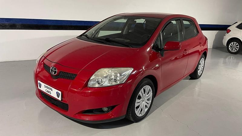 Begagnad Toyota Auris 97 HK (71 kW) 2008 Röd Halvkombi