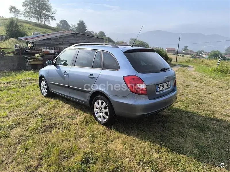Usado Skoda Fabia Comfort 80 CV (58 kW) 2008 Azul Familiar