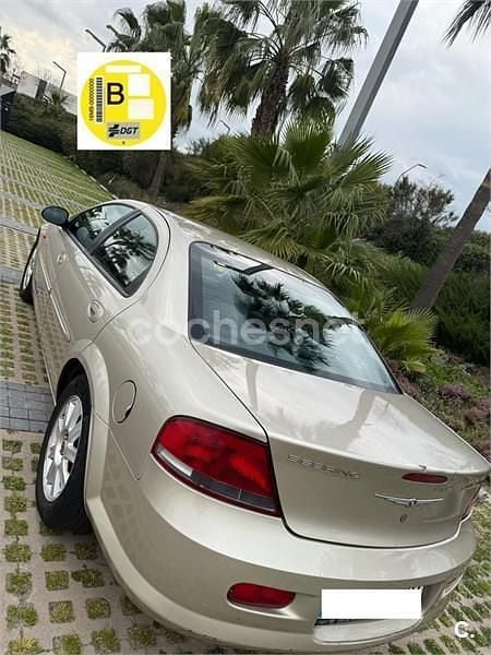 Usado Chrysler Sebring Limited 141 CV (103 kW) 2005 Beige Berlina