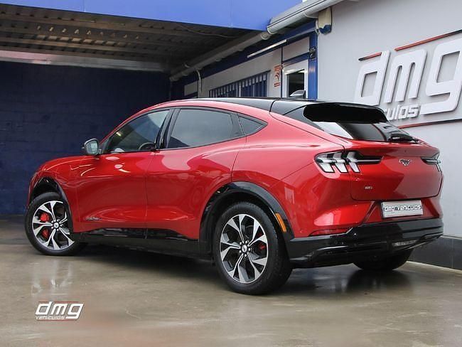 Usado Ford Mustang Mach-E Premium 258 kW (351 CV) 2022 Rojo SUV