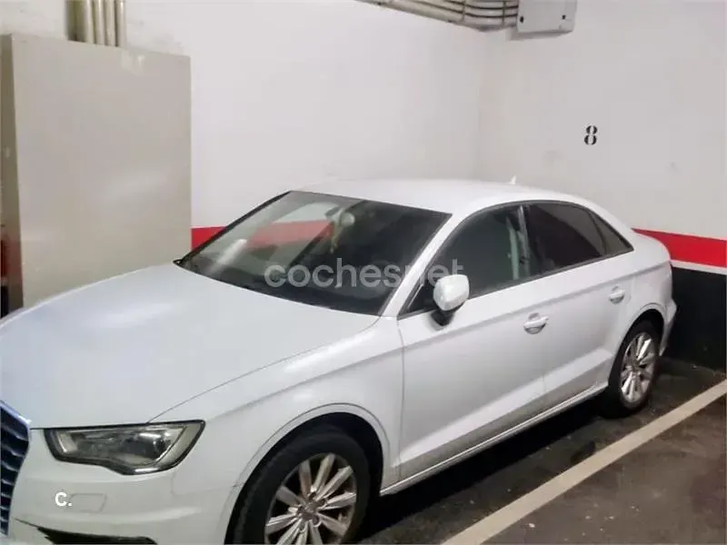 Usado Audi A3 Attraction 110 CV (80 kW) 2015 Blanco Berlina