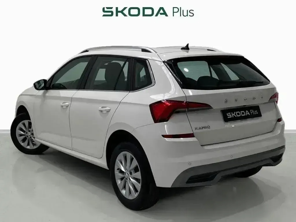 Usado Skoda Kamiq Ambition 110 HP (80 kW) 2022 Branco SUV