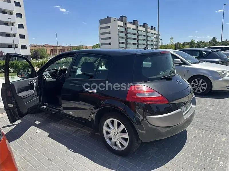 Usado Renault Mégane III Dynamique 105 CV (77 kW) 2008 Negro Berlina