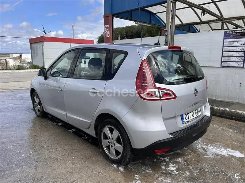 Usado Renault Scenic E-Tech 105 CV (77 kW) 2010 Gris / plata Monovolumen