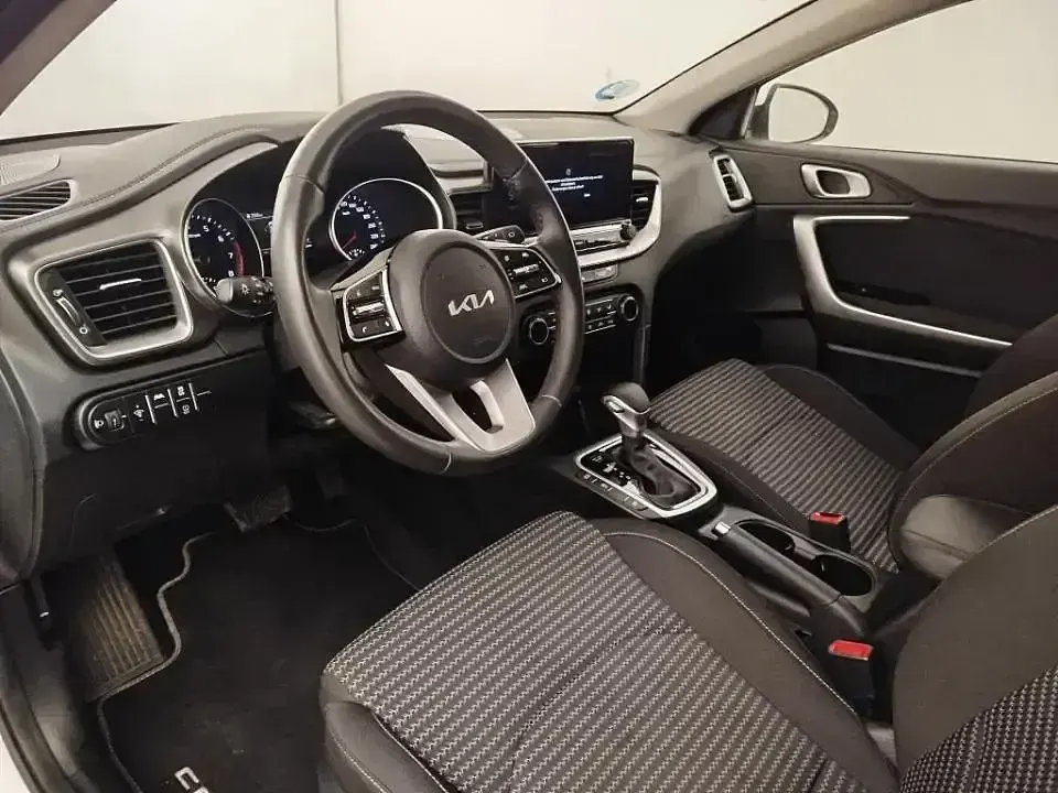 Usado Kia Ceed 101 CV (74 kW) 2025 Blanco Utilitario