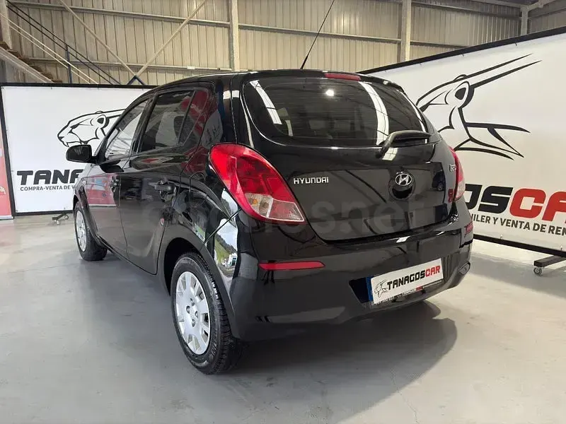Usado Hyundai i20 85 CV (62 kW) 2012 Negro Utilitario