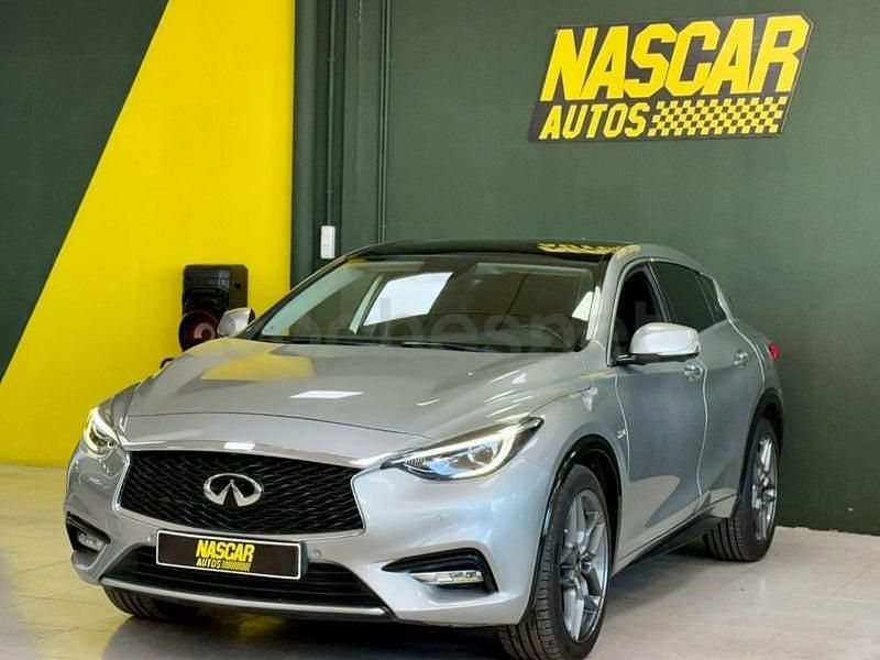 Usado Infiniti Q30 Premium 170 CV (125 kW) 2016 Gris / plata Berlina