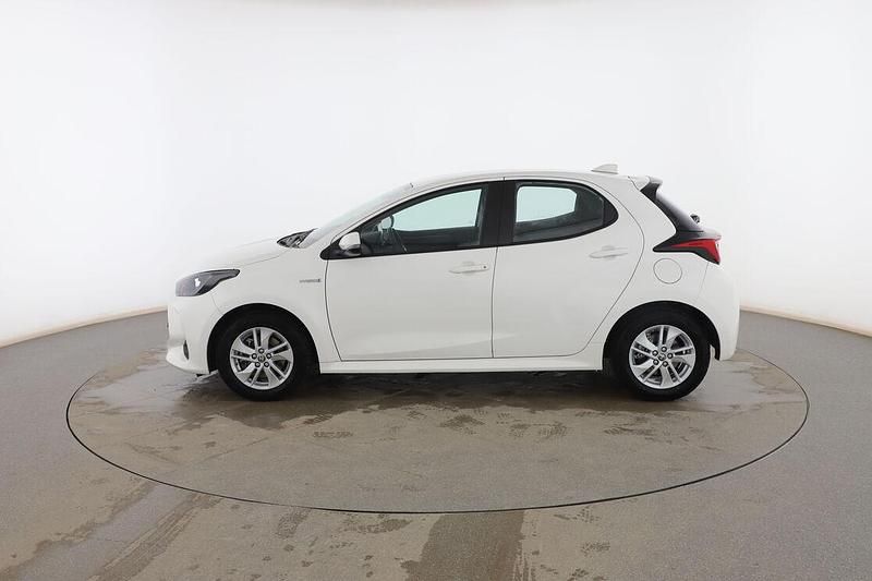Usado Toyota Yaris Hybrid Active 116 CV (85 kW) 2021 Blanco Berlina
