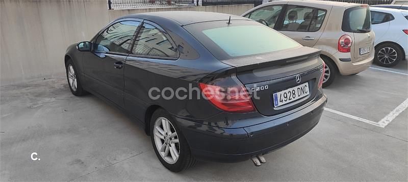 Usado Mercedes C200 122 CV (89 kW) 2004 Azul Berlina