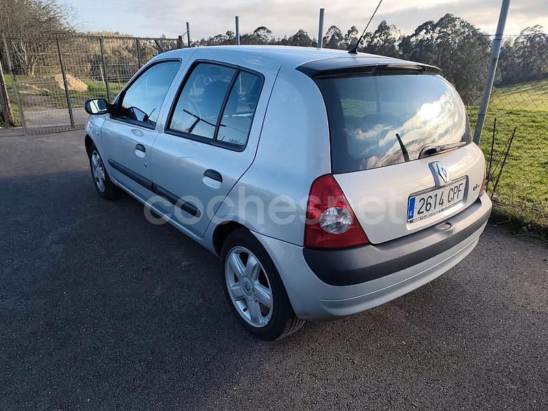 Usado Renault Clio II Expression 80 CV (58 kW) 2003 Gris / plata Berlina