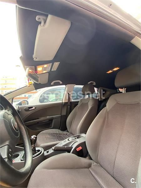 Usado Seat Leon Reference 105 CV (77 kW) 2008 Gris / plata Utilitario
