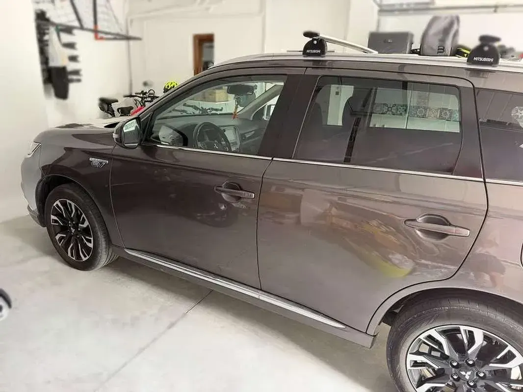 Usado Mitsubishi Outlander P-HEV 203 CV (149 kW) 2018 Marrón SUV