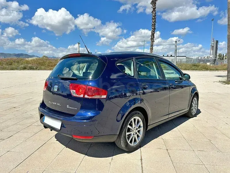 Usado Seat Altea XL Style 105 CV (77 kW) 2011 Azul Monovolumen