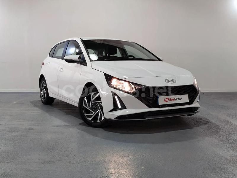 Blanco Nuevo 2024 Hyundai i20 Berlina | 18.900 € (Precio justo) - Imagen 1/4