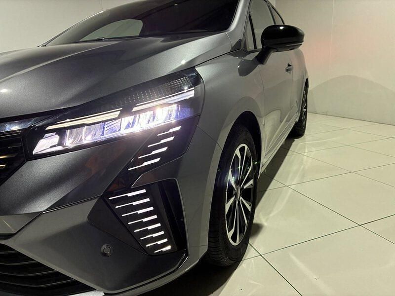 Usado Renault Clio V Techno 100 CV (73 kW) 2025 Gris Berlina