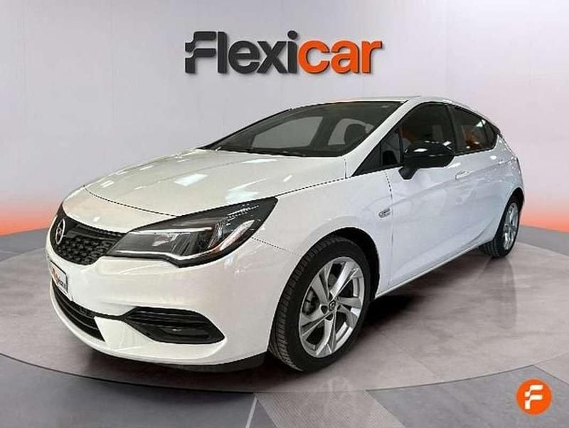 Usado Opel Astra Selective 110 CV (80 kW) 2018 Blanco Familiar