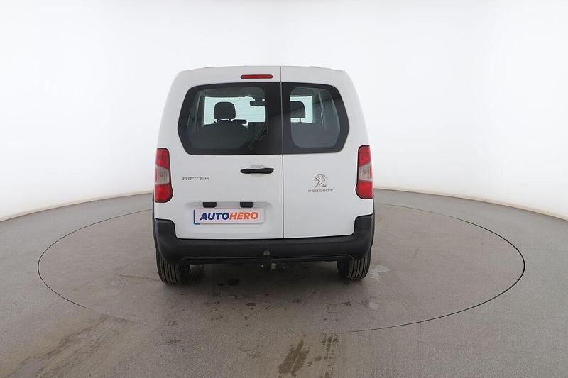 Usado Peugeot Rifter Active 102 CV (75 kW) 2021 Blanco Monovolumen