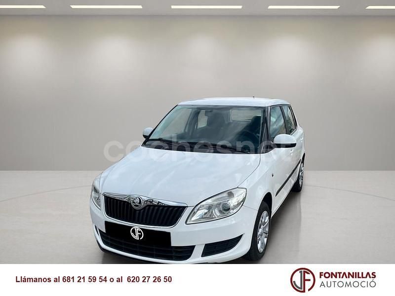Usado Skoda Fabia Ambition 60 CV (44 kW) 2013 Blanco Berlina