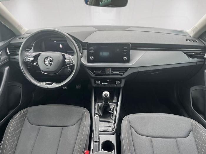 Usado Skoda Scala Ambition 95 CV (69 kW) 2022 Azul Utilitario