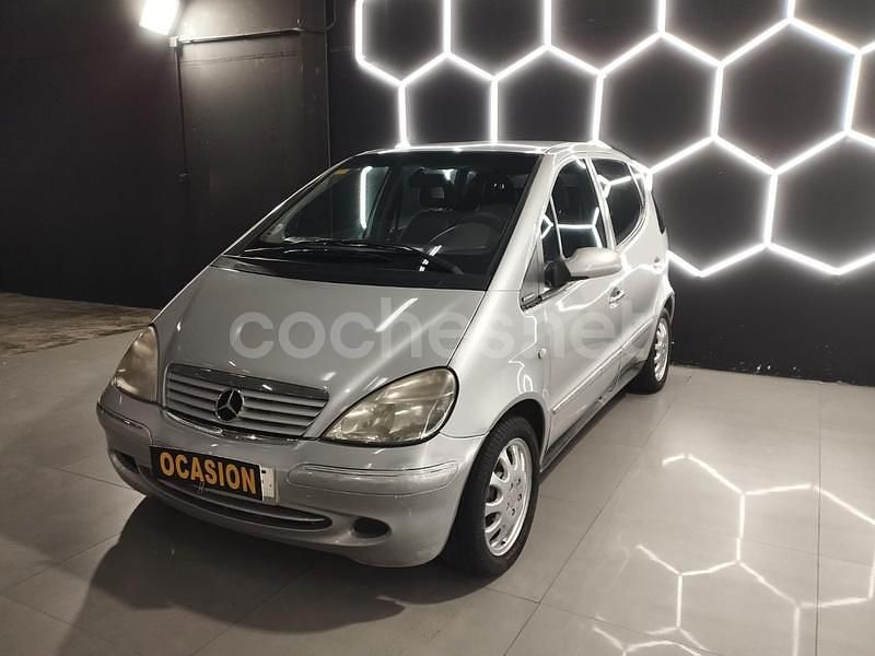 Usado Mercedes A160 Avantgarde 102 CV (75 kW) 2002 Gris / plata Monovolumen