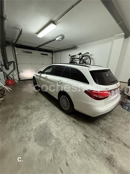 Usado Mercedes C200 136 CV (100 kW) 2015 Blanco Familiar